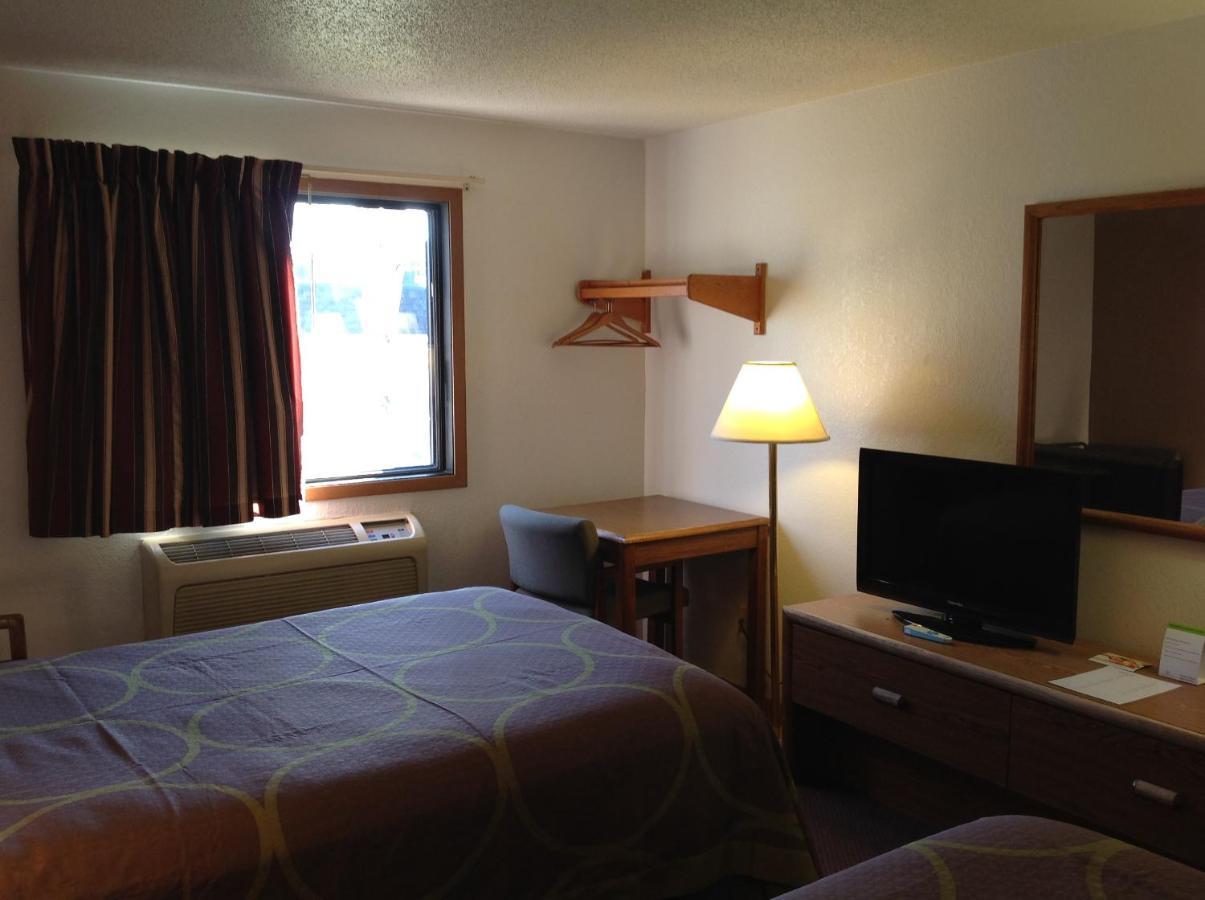 Super 8 By Wyndham Winchester Va Exterior photo