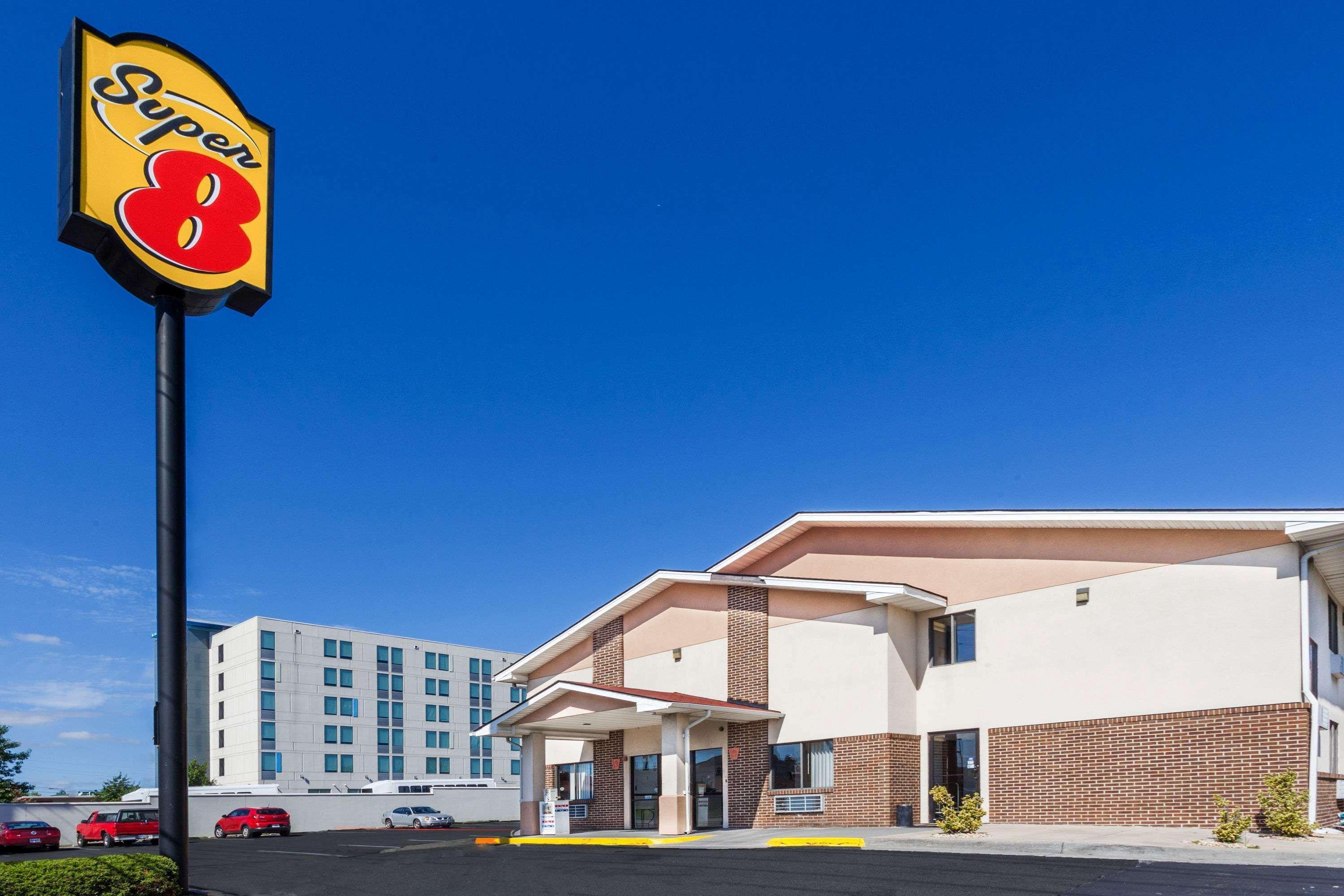 Super 8 By Wyndham Winchester Va Exterior photo