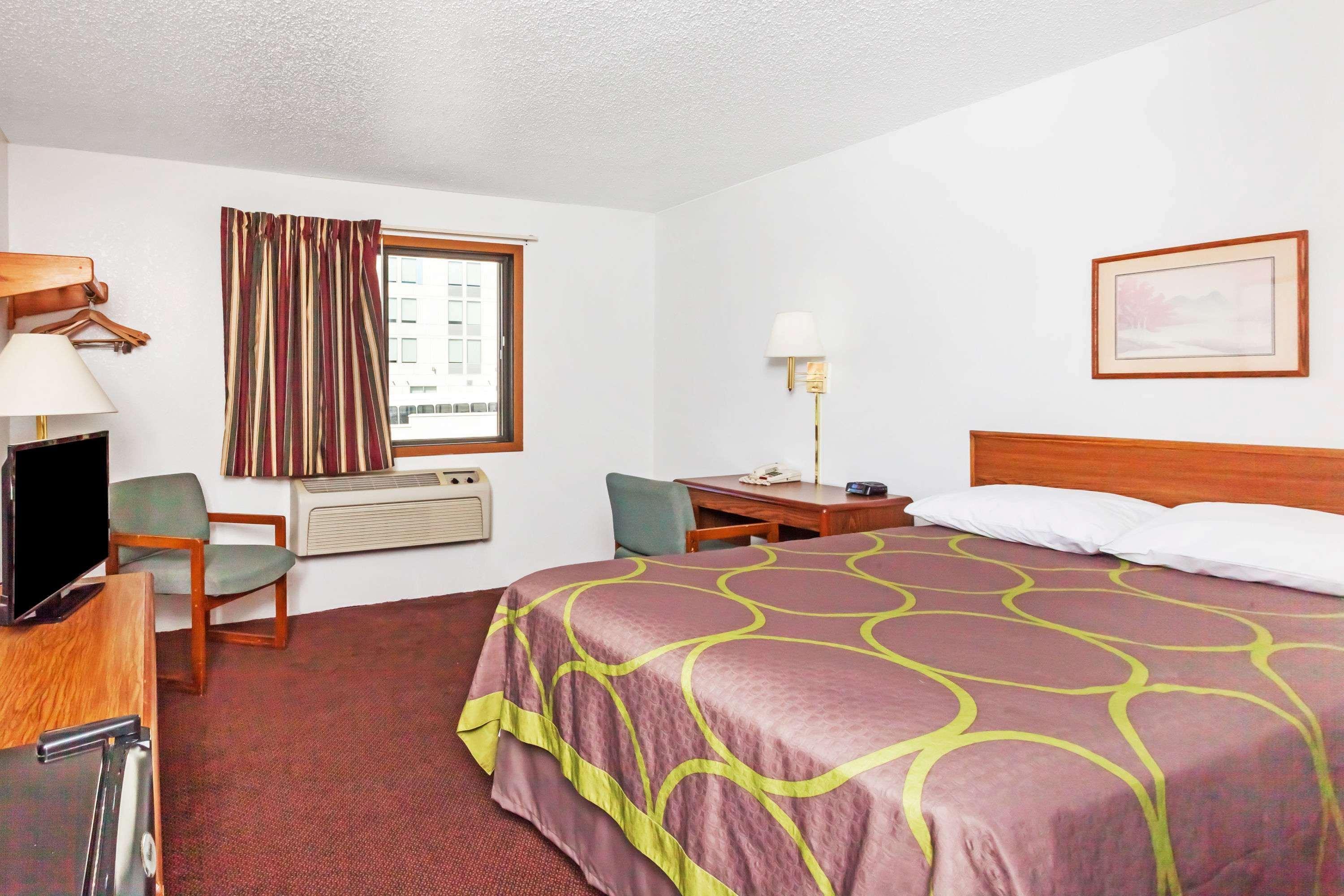 Super 8 By Wyndham Winchester Va Exterior photo