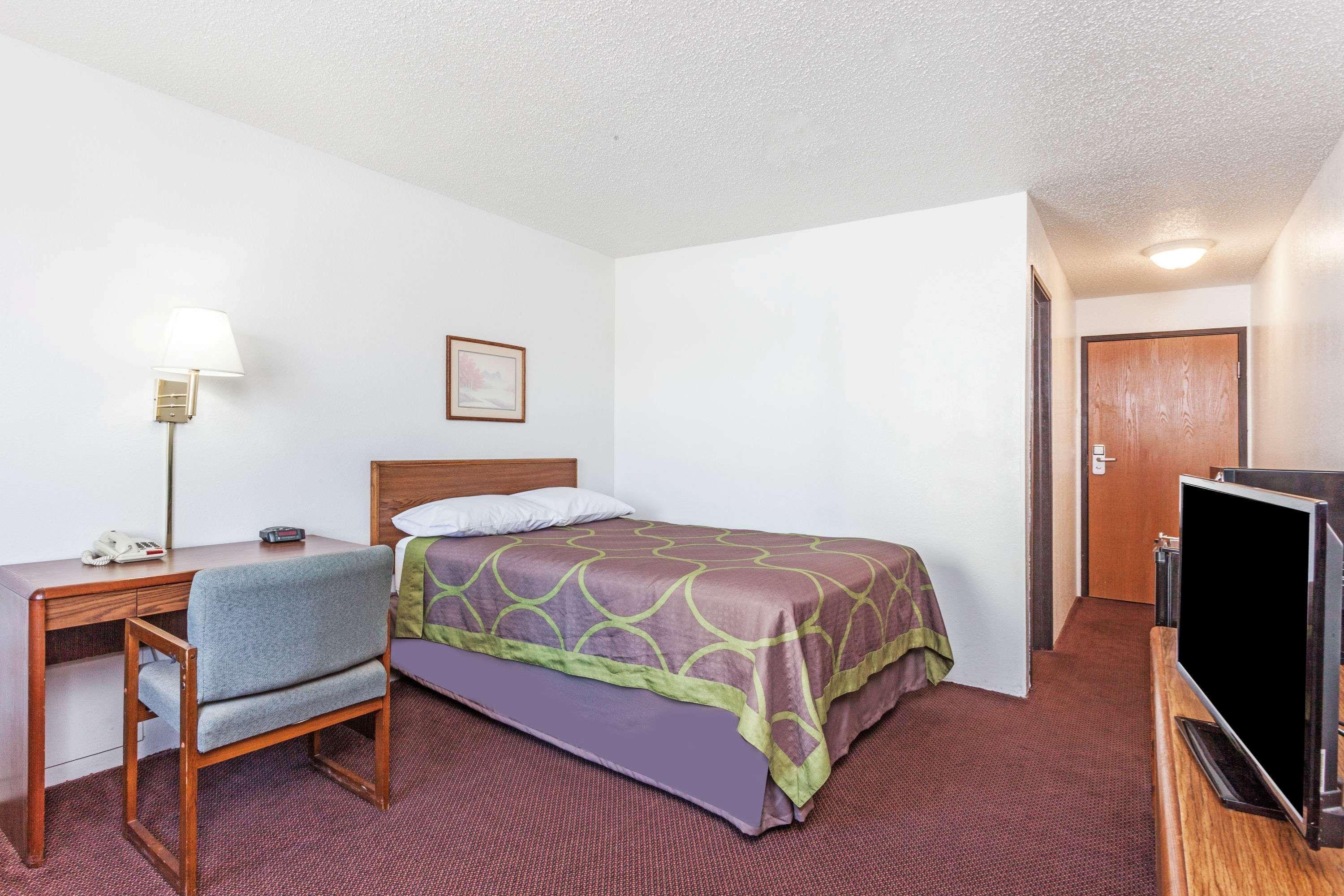 Super 8 By Wyndham Winchester Va Exterior photo